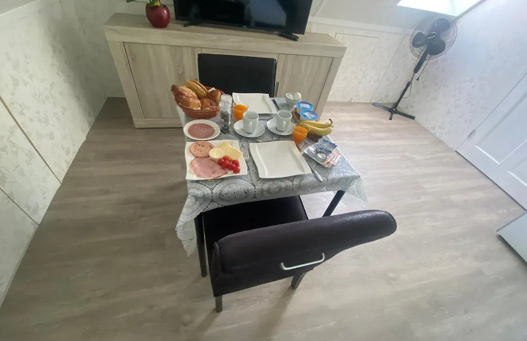 B&B nancy in holland met eigen badkamer , independent bathroom-1